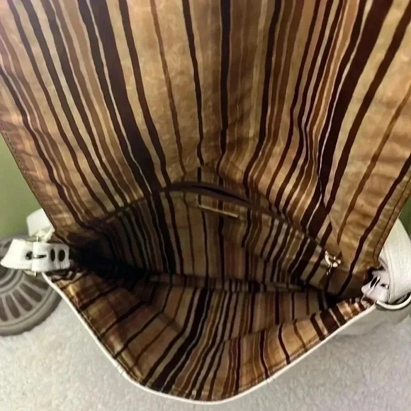 Plinio Visona White Leather Crossbody Bag - Picture 6 of 17